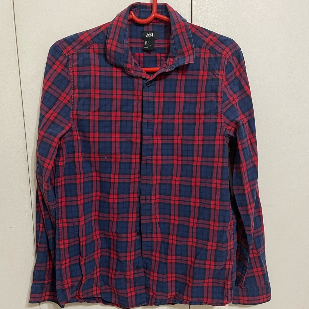 🤝 H&M Dark Red and Blue Plaid long Sleeve Button Down Shirt 🤝